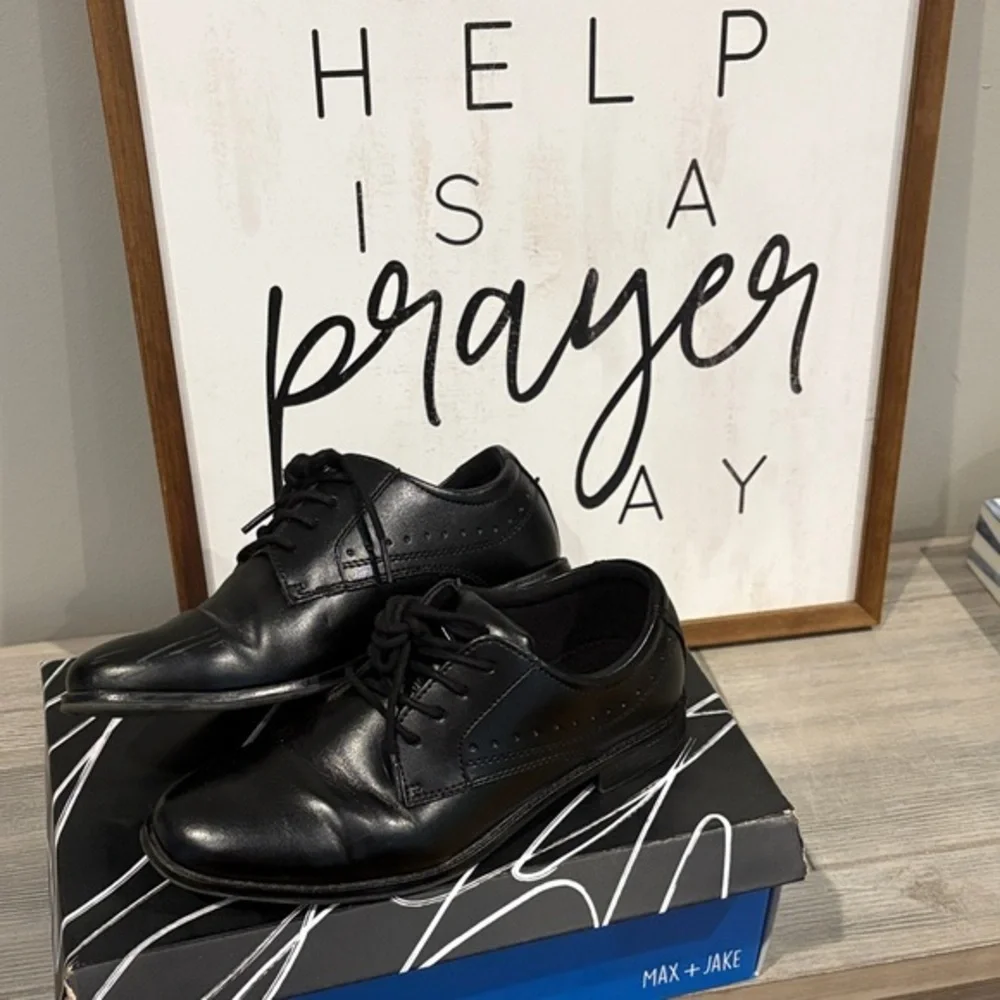 Max and Jake Black kids Dress Shoes size 4